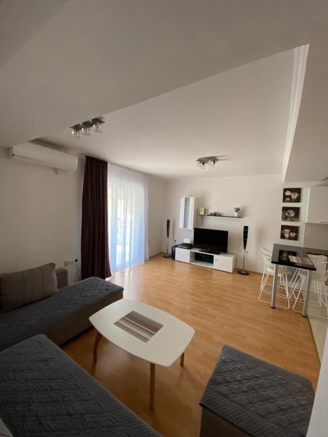Aqua Blue Apartment Pestani